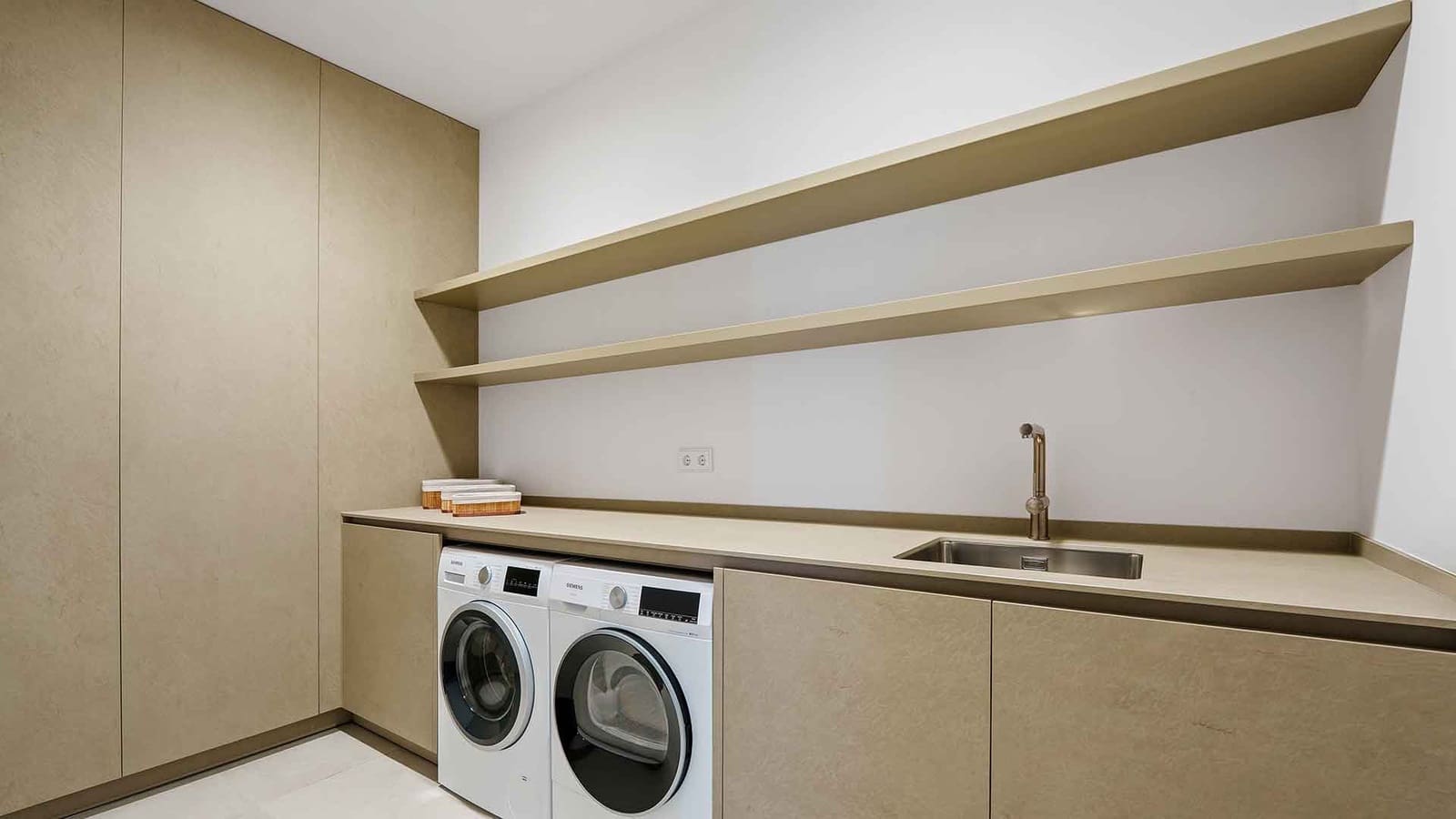 5 bedroom Villa for sale in La Quinta with pool - € 5,495,000 (Ref: 9439998)