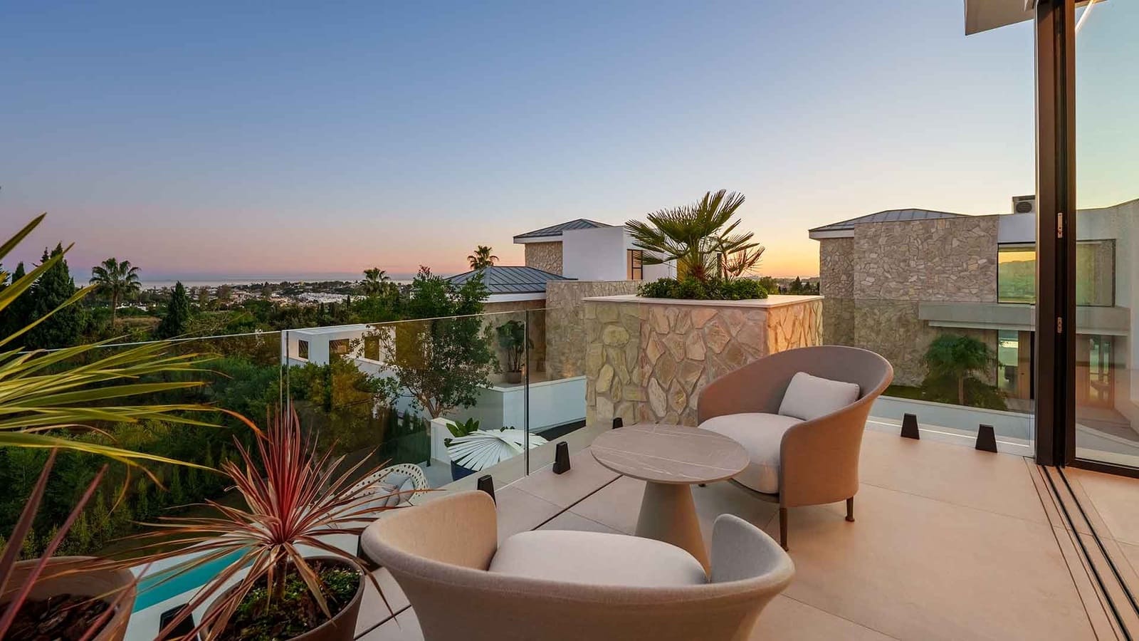 5 bedroom Villa for sale in La Quinta with pool - € 5,495,000 (Ref: 9439998)