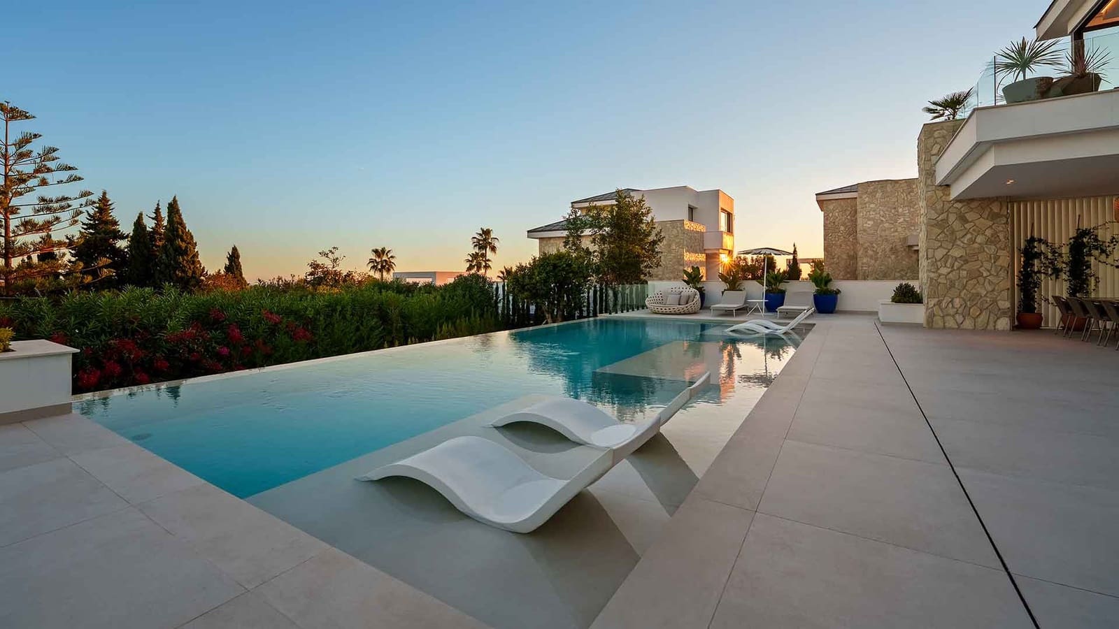 5 bedroom Villa for sale in La Quinta with pool - € 5,495,000 (Ref: 9439998)