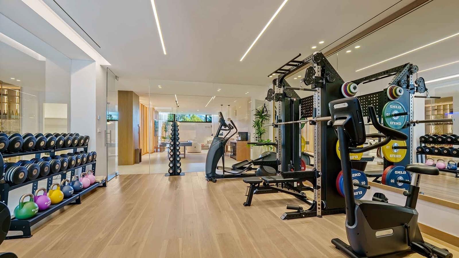 5 bedroom Villa for sale in La Quinta with pool - € 5,495,000 (Ref: 9439998)