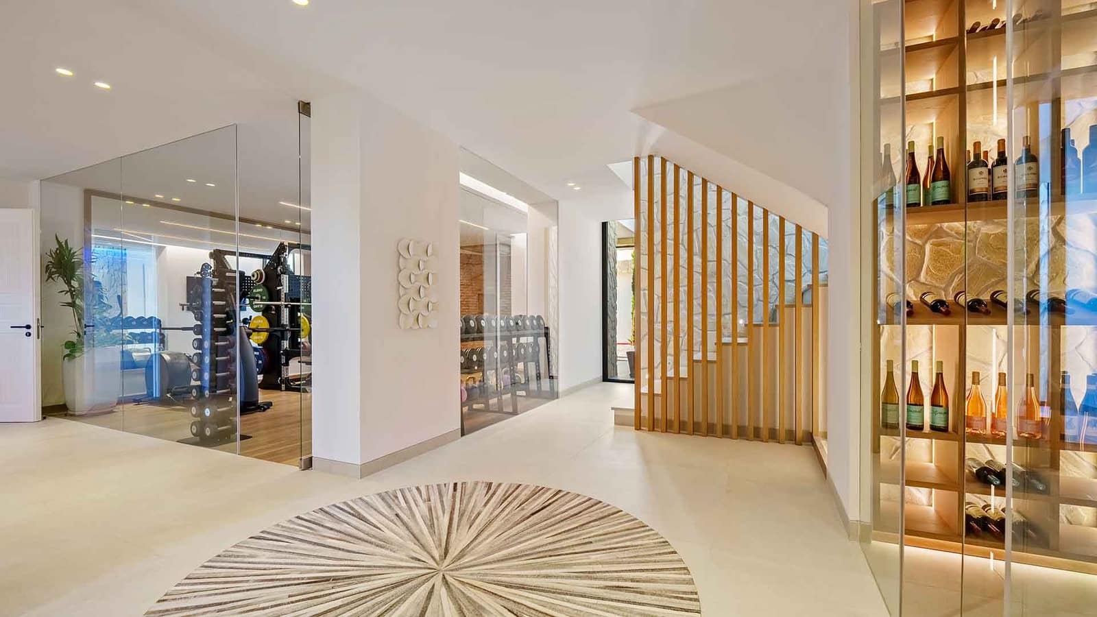 5 bedroom Villa for sale in La Quinta with pool - € 5,495,000 (Ref: 9439998)