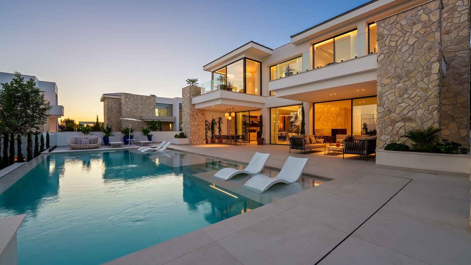 5 bedroom Villa for sale in La Quinta with pool - € 5,495,000 (Ref: 9439998)