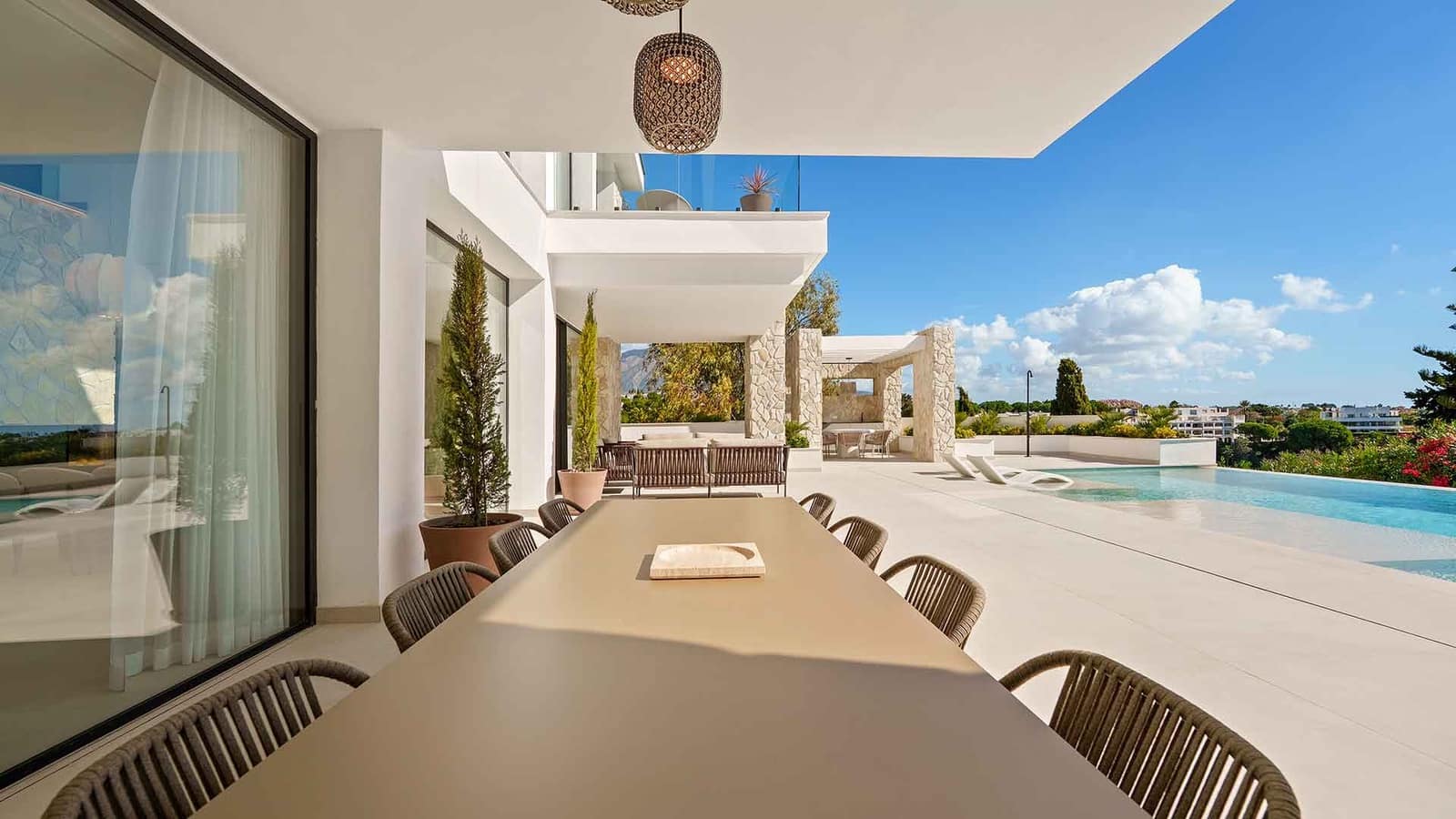 5 bedroom Villa for sale in La Quinta with pool - € 5,495,000 (Ref: 9439998)