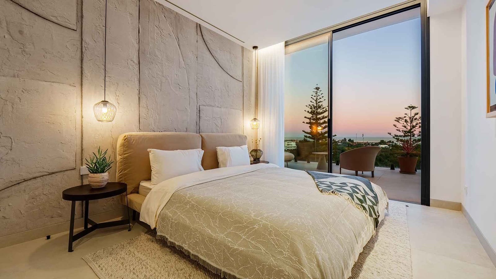 5 bedroom Villa for sale in La Quinta with pool - € 5,495,000 (Ref: 9439998)