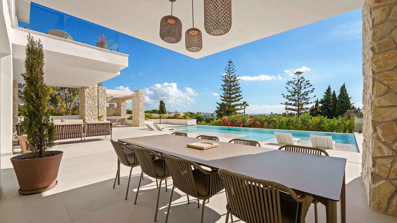 5 bedroom Villa for sale in La Quinta with pool - € 5,495,000 (Ref: 9439998)