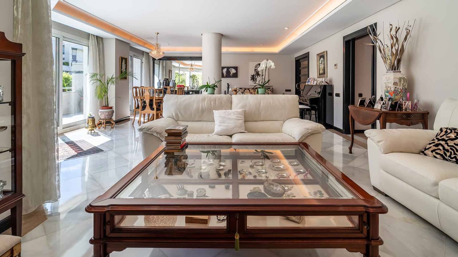 Apartamento de 4 habitaciones en Marbella en venta con piscina - 2.650.000 € (Ref: 9497044)