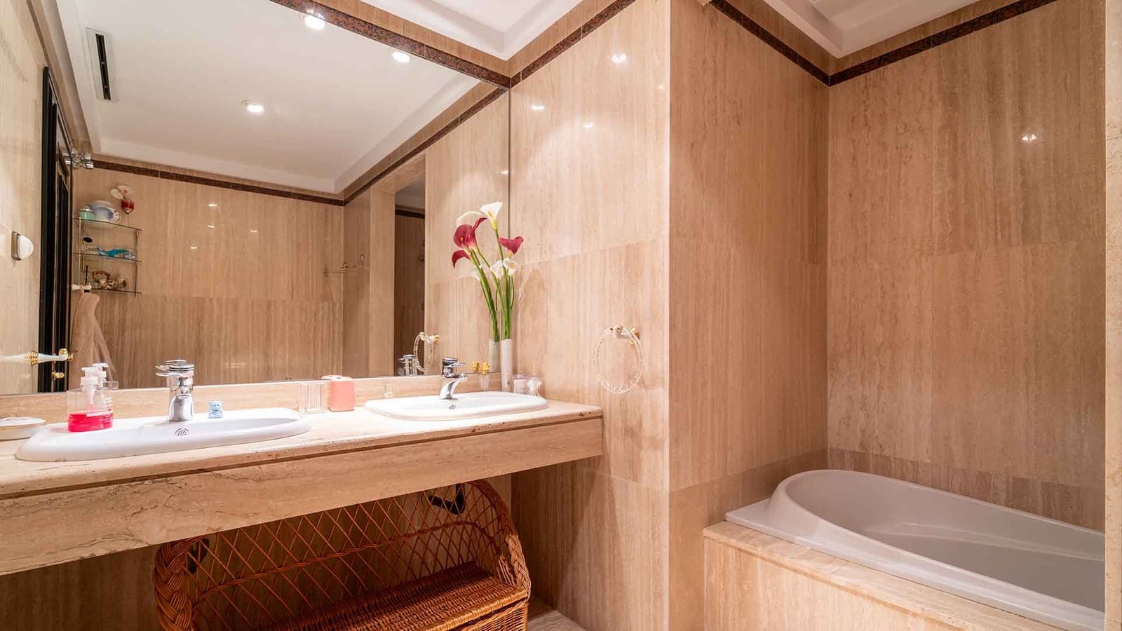 Apartamento de 4 habitaciones en Marbella en venta con piscina - 2.650.000 € (Ref: 9497044)