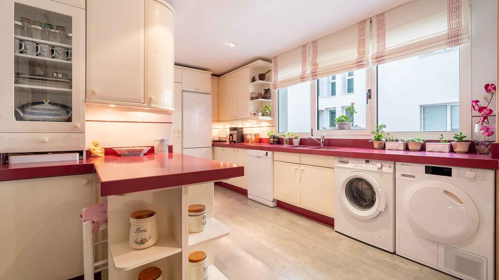 Apartamento de 4 habitaciones en Marbella en venta con piscina - 2.650.000 € (Ref: 9497044)