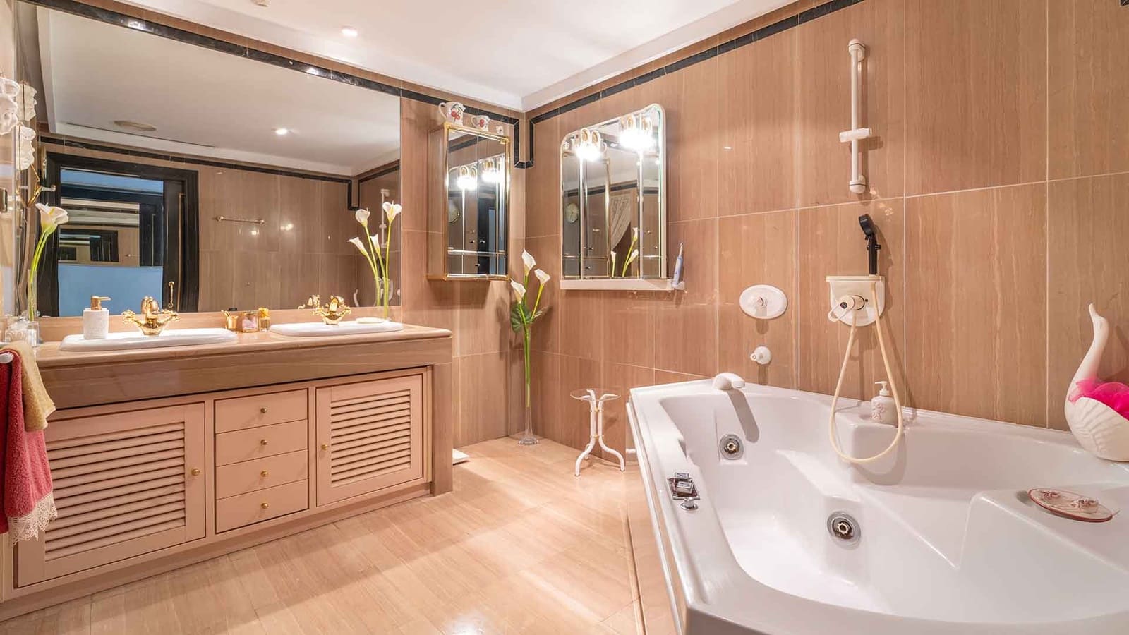 Apartamento de 4 habitaciones en Marbella en venta con piscina - 2.650.000 € (Ref: 9497044)