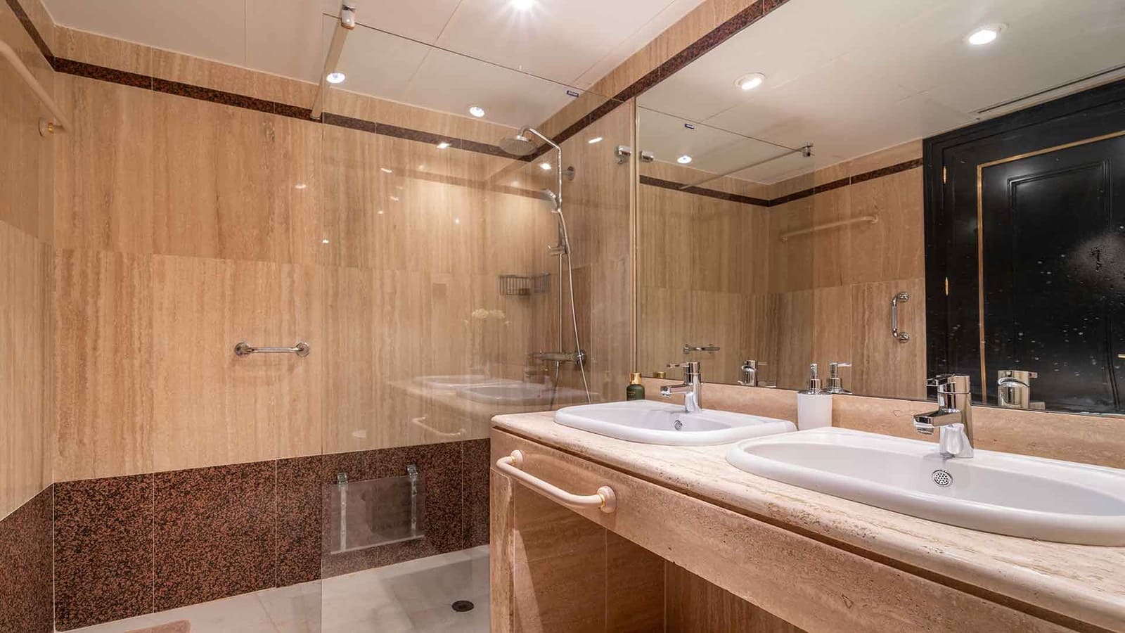 Apartamento de 4 habitaciones en Marbella en venta con piscina - 2.650.000 € (Ref: 9497044)