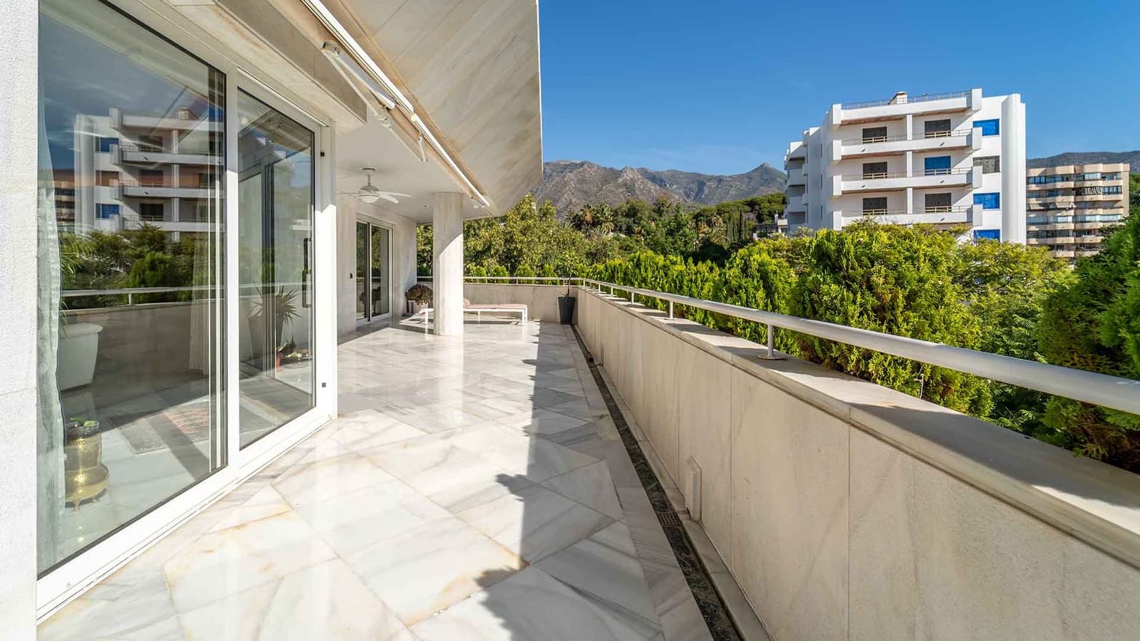 Apartamento de 4 habitaciones en Marbella en venta con piscina - 2.650.000 € (Ref: 9497044)
