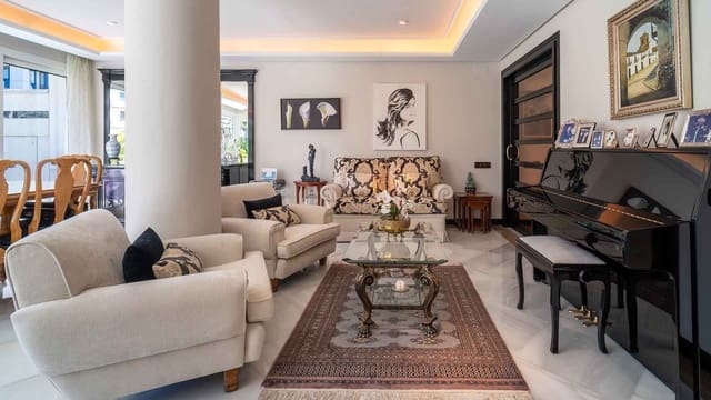 Apartamento de 4 habitaciones en Playa Bajadilla - Puertos, Marbella en venta con piscina - 2.650.000 € (Ref: 9497044)