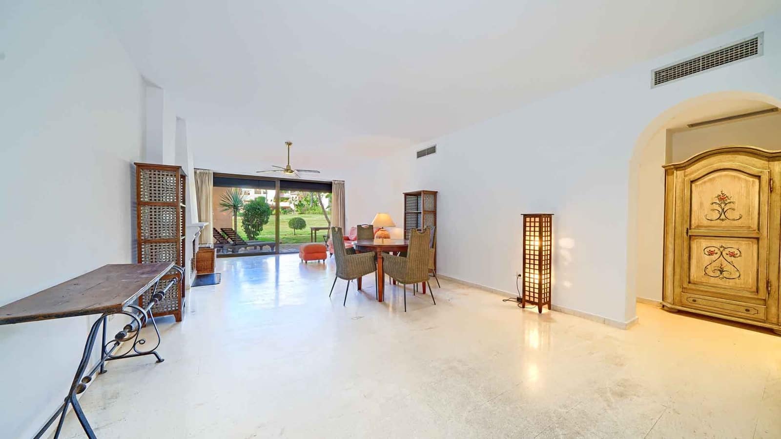 2 chambre Appartement à vendre à Estepona avec piscine - 390 000 € (Ref: 9530376)