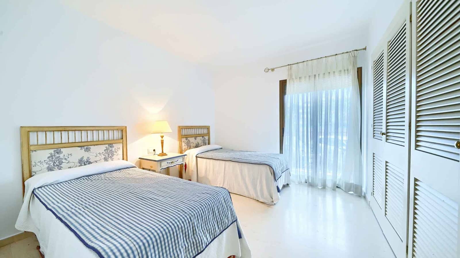 2 chambre Appartement à vendre à Estepona avec piscine - 390 000 € (Ref: 9530376)