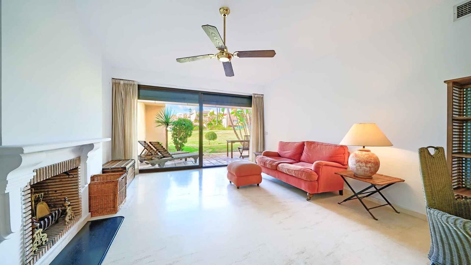 2 chambre Appartement à vendre à Estepona avec piscine - 390 000 € (Ref: 9530376)