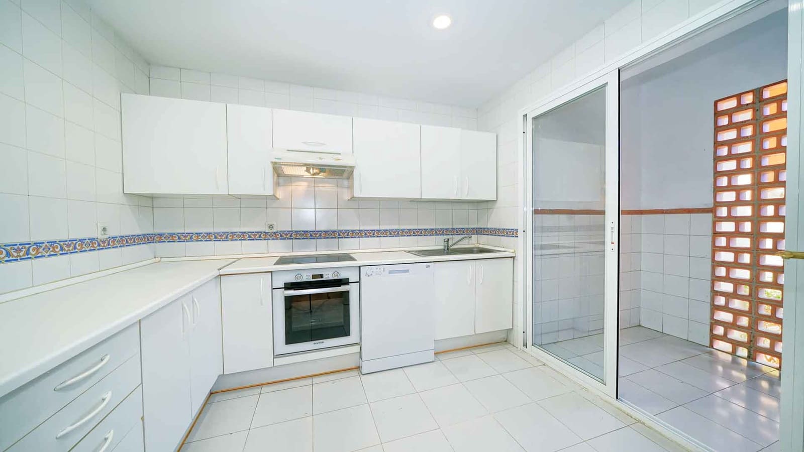 2 chambre Appartement à vendre à Estepona avec piscine - 390 000 € (Ref: 9530376)