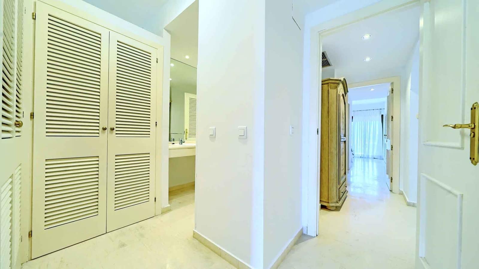 2 chambre Appartement à vendre à Estepona avec piscine - 390 000 € (Ref: 9530376)