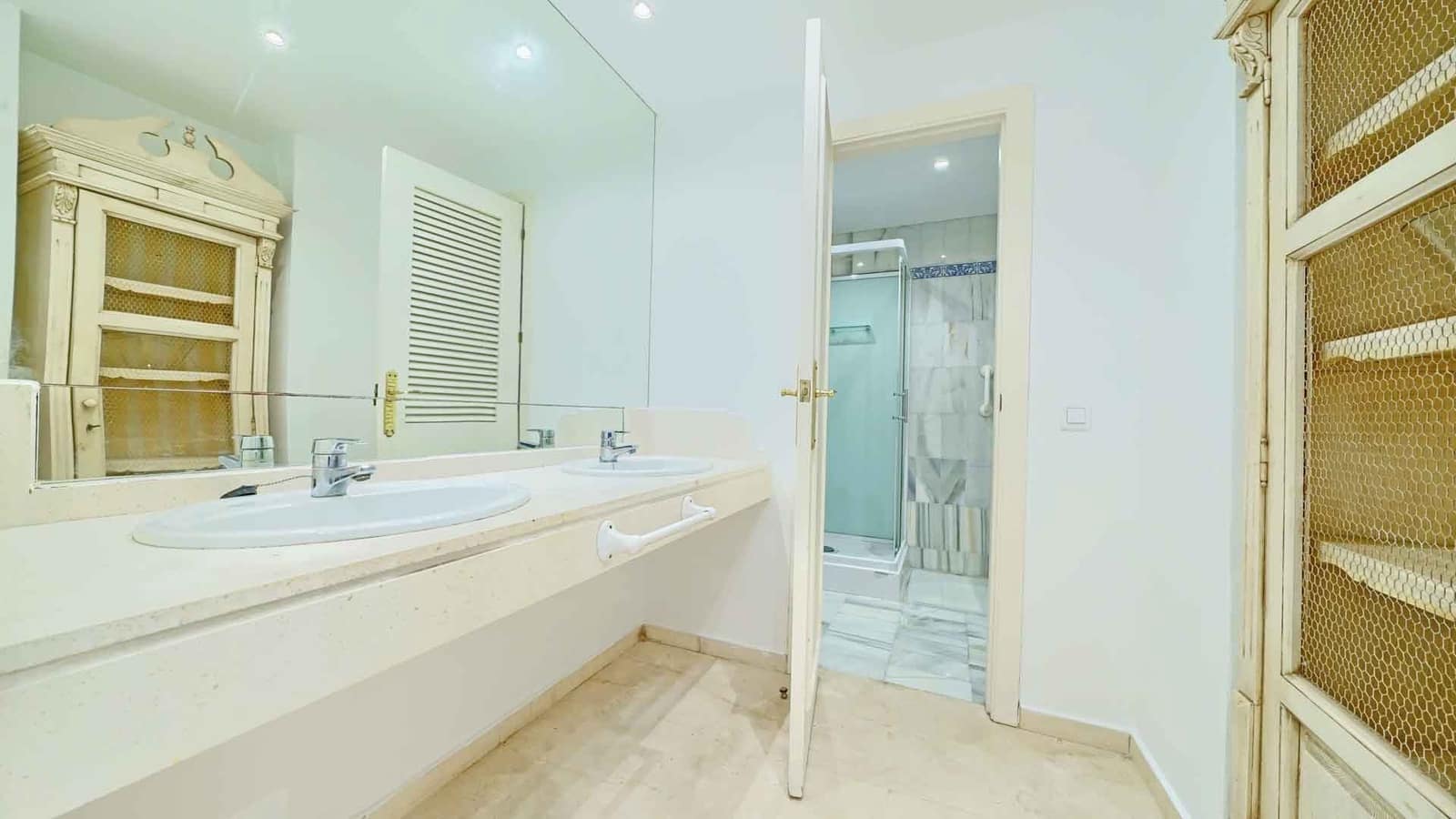 2 chambre Appartement à vendre à Estepona avec piscine - 390 000 € (Ref: 9530376)