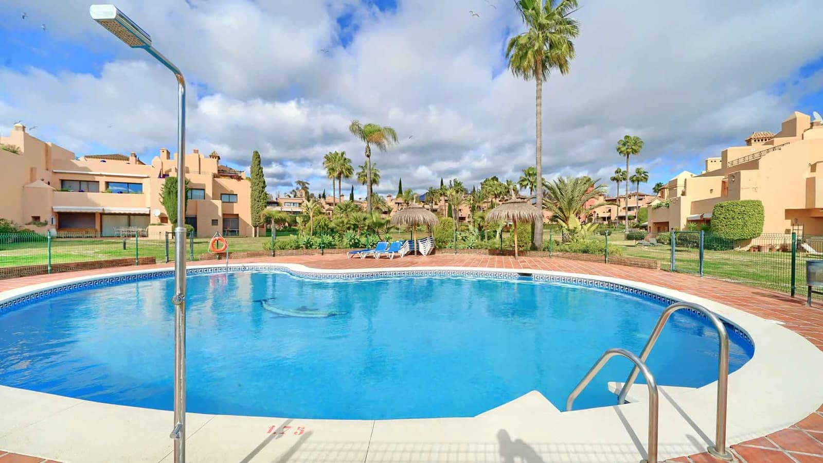 2 chambre Appartement à vendre à Estepona avec piscine - 390 000 € (Ref: 9530376)