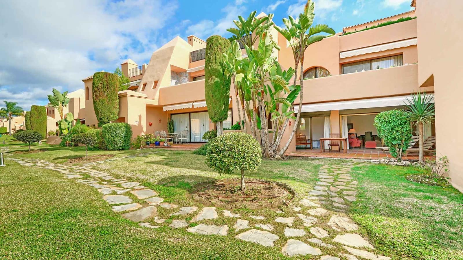 2 chambre Appartement à vendre à Estepona avec piscine - 390 000 € (Ref: 9530376)