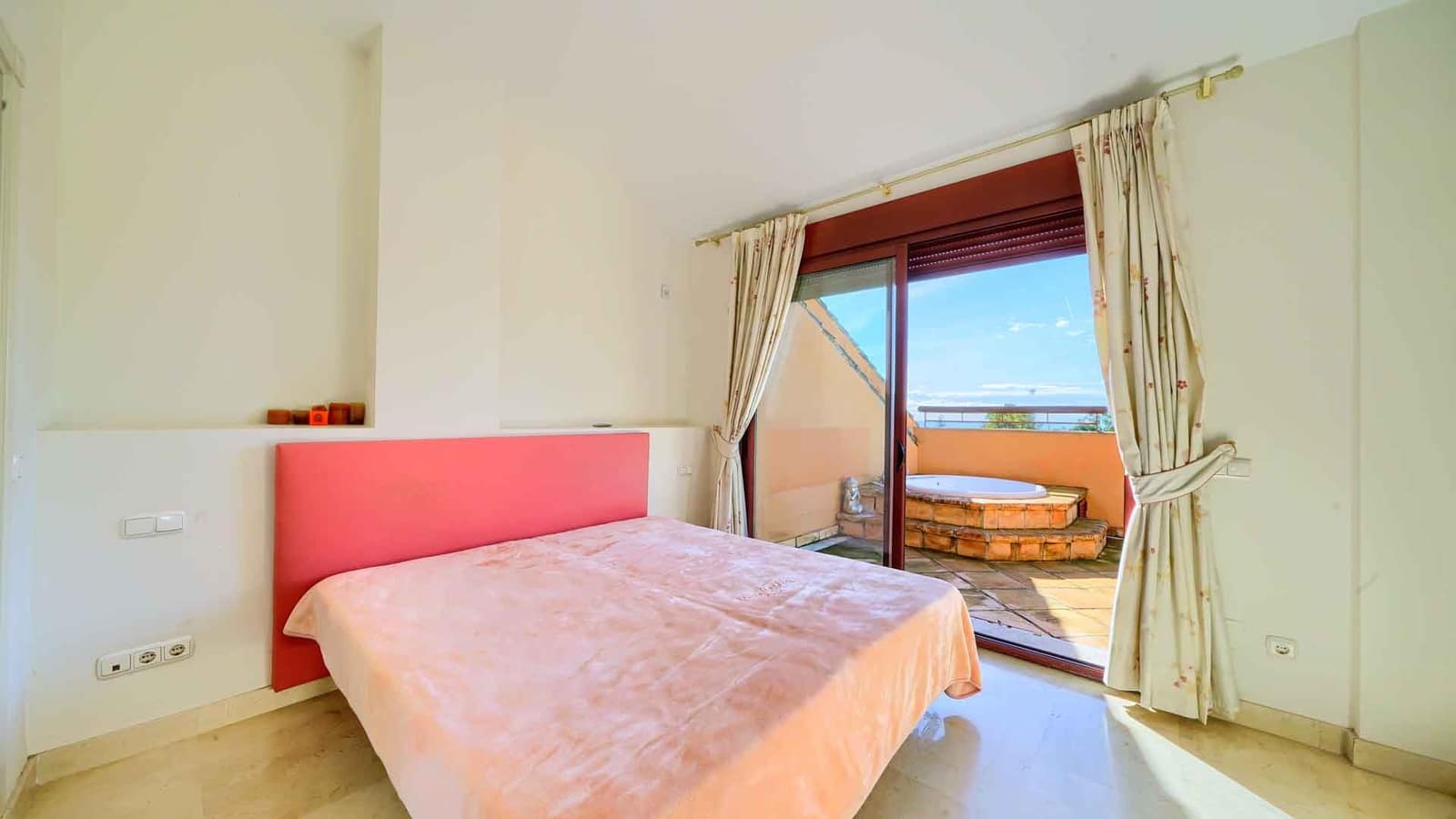 3 chambre Penthouse à vendre à Elviria avec piscine - 1 650 000 € (Ref: 9530377)