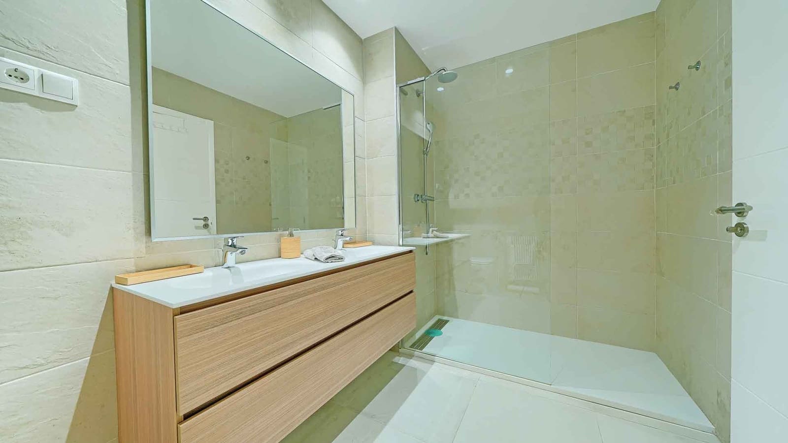 2 Zimmer Apartment zu verkaufen in Estepona mit Pool - 570.000 € (Ref: 9543454)