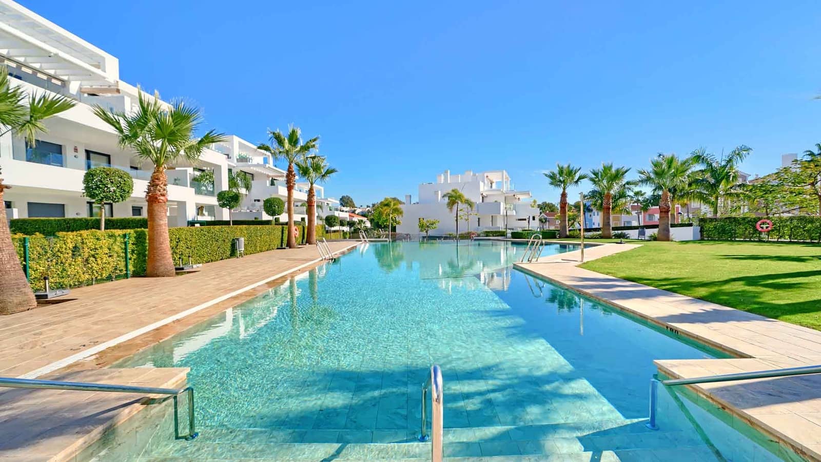 2 Zimmer Apartment zu verkaufen in Estepona mit Pool - 570.000 € (Ref: 9543454)