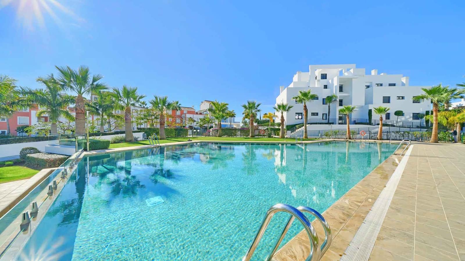 2 Zimmer Apartment zu verkaufen in Estepona mit Pool - 570.000 € (Ref: 9543454)