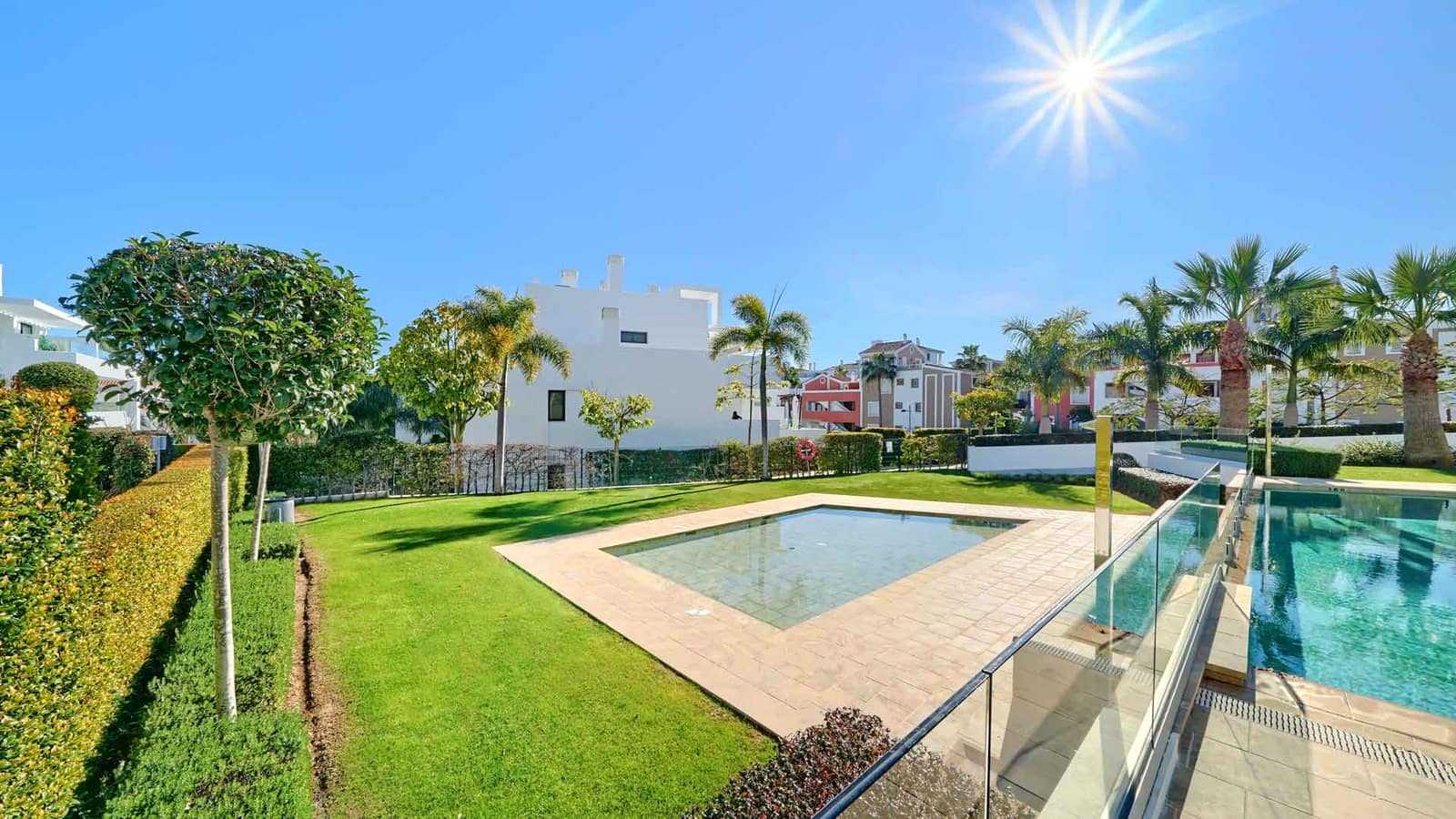 2 Zimmer Apartment zu verkaufen in Estepona mit Pool - 570.000 € (Ref: 9543454)