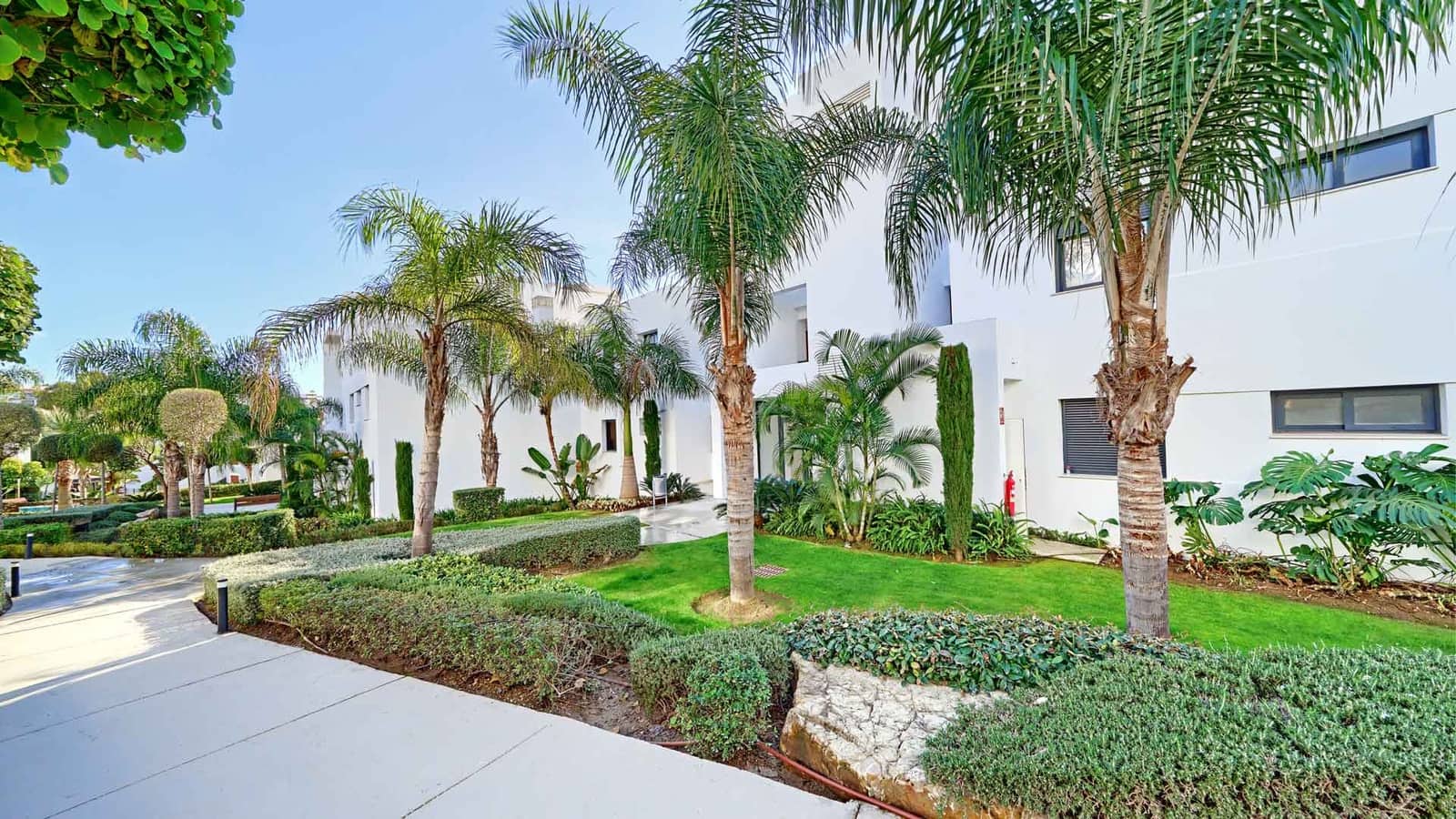 2 Zimmer Apartment zu verkaufen in Estepona mit Pool - 570.000 € (Ref: 9543454)