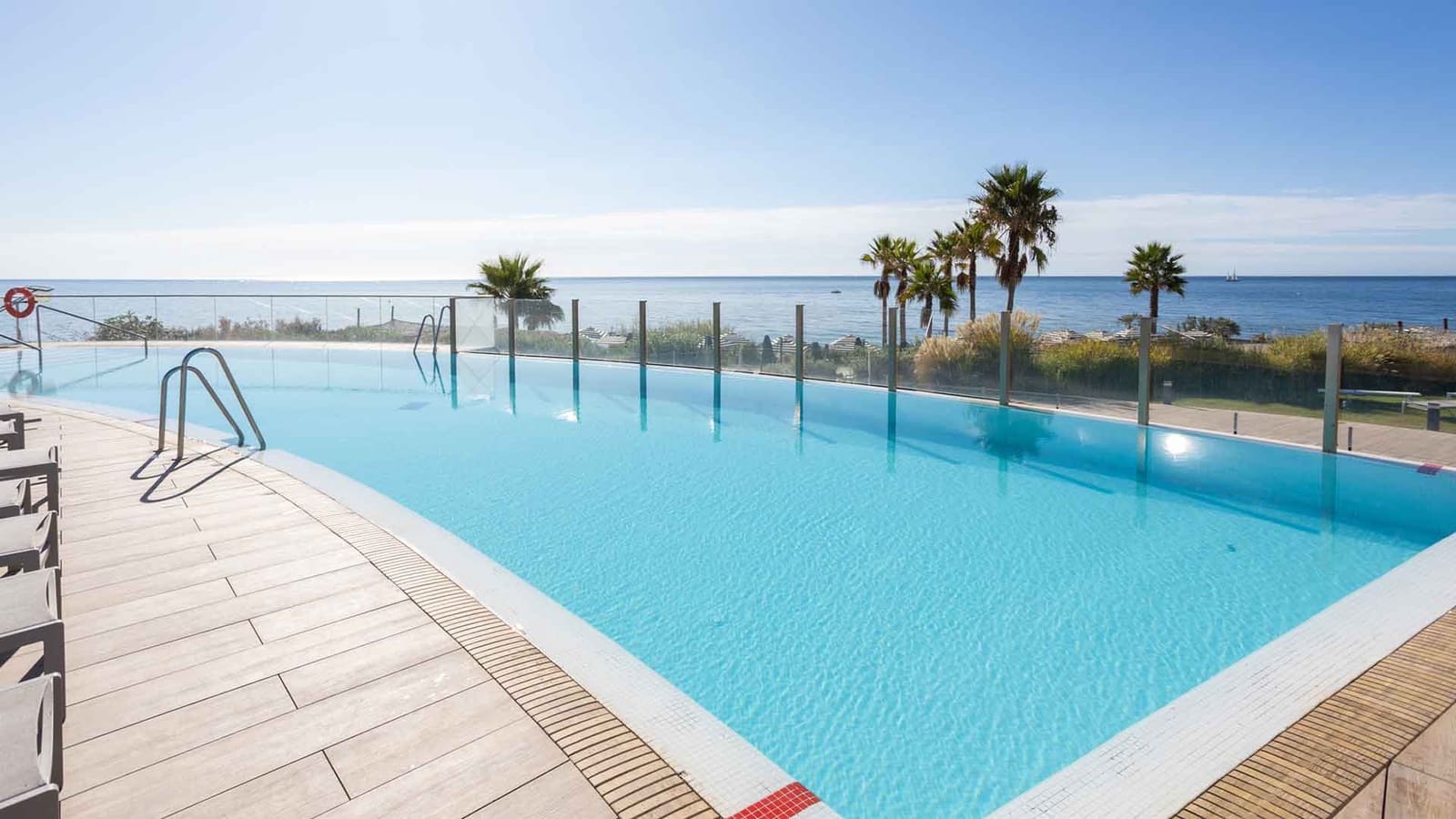 4 chambre Appartement à vendre à Estepona avec piscine - 1 350 000 € (Ref: 9547913)
