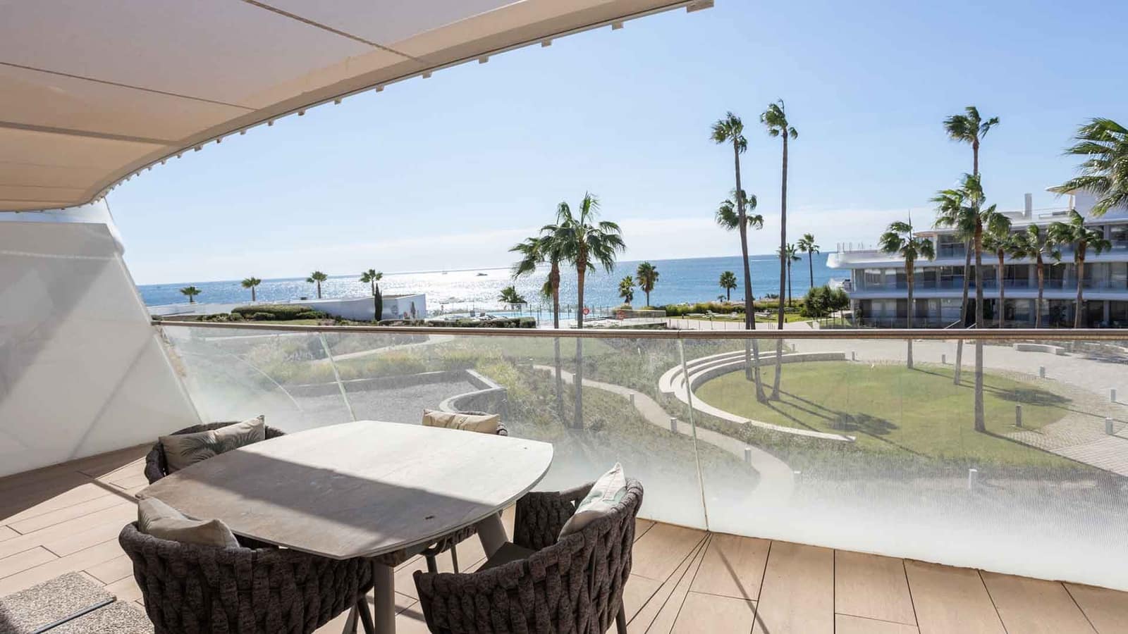 4 chambre Appartement à vendre à Estepona avec piscine - 1 350 000 € (Ref: 9547913)