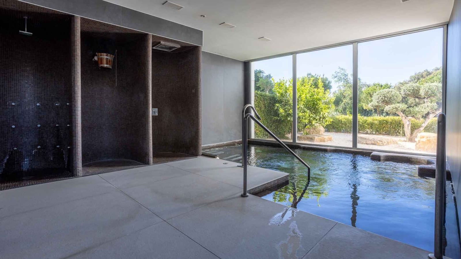 4 chambre Appartement à vendre à Estepona avec piscine - 1 350 000 € (Ref: 9547913)