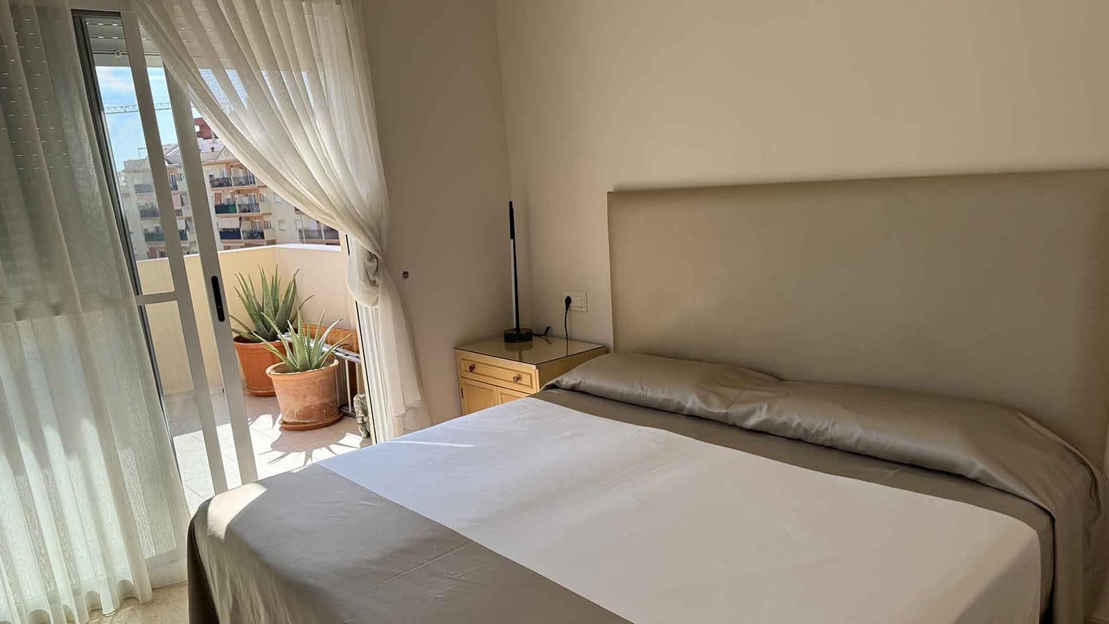 4 bedroom Penthouse for sale in Estepona with pool - € 790,000 (Ref: 9568394)