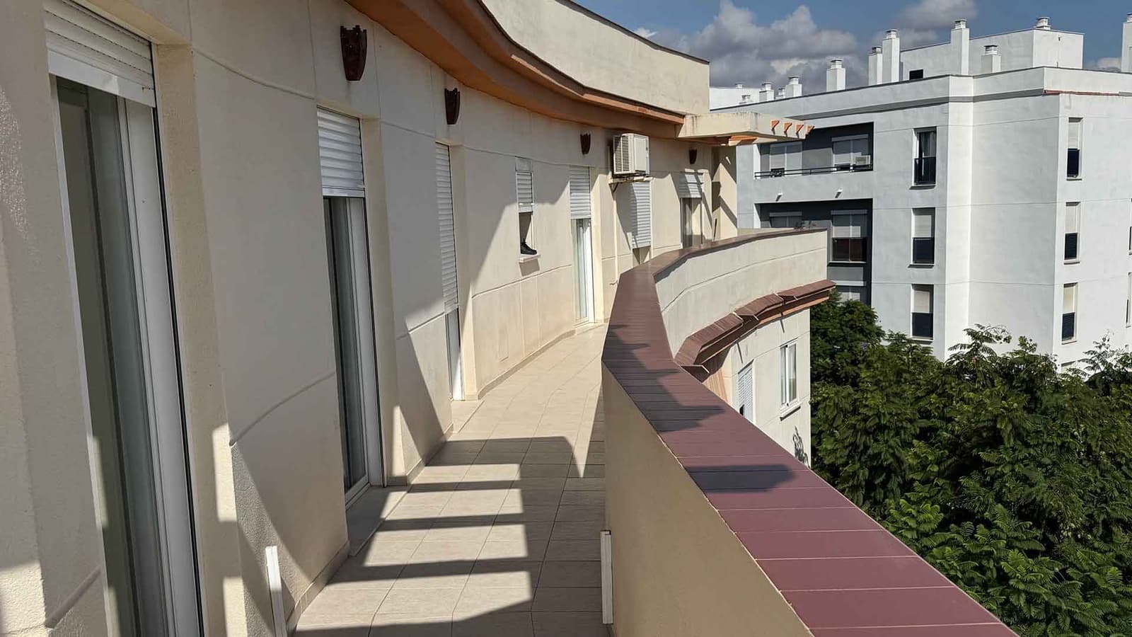 4 bedroom Penthouse for sale in Estepona with pool - € 790,000 (Ref: 9568394)