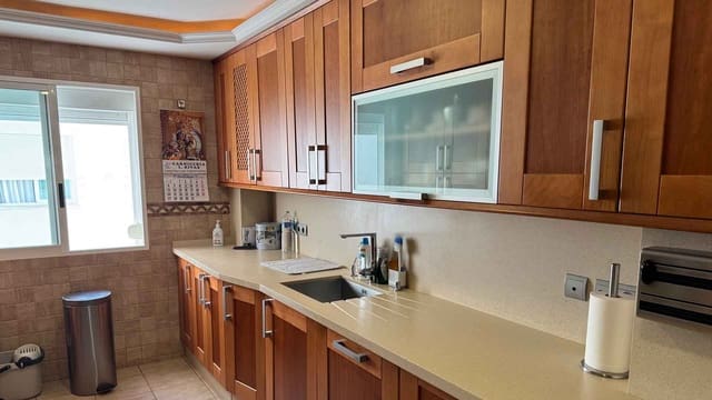 4 chambre Penthouse à vendre à Centro, Estepona avec piscine - 790 000 € (Ref: 9568394)