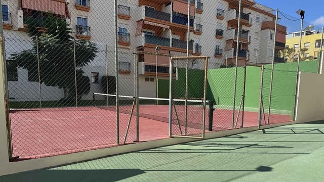 4 chambre Penthouse à vendre à Centro, Estepona avec piscine - 790 000 € (Ref: 9568394)