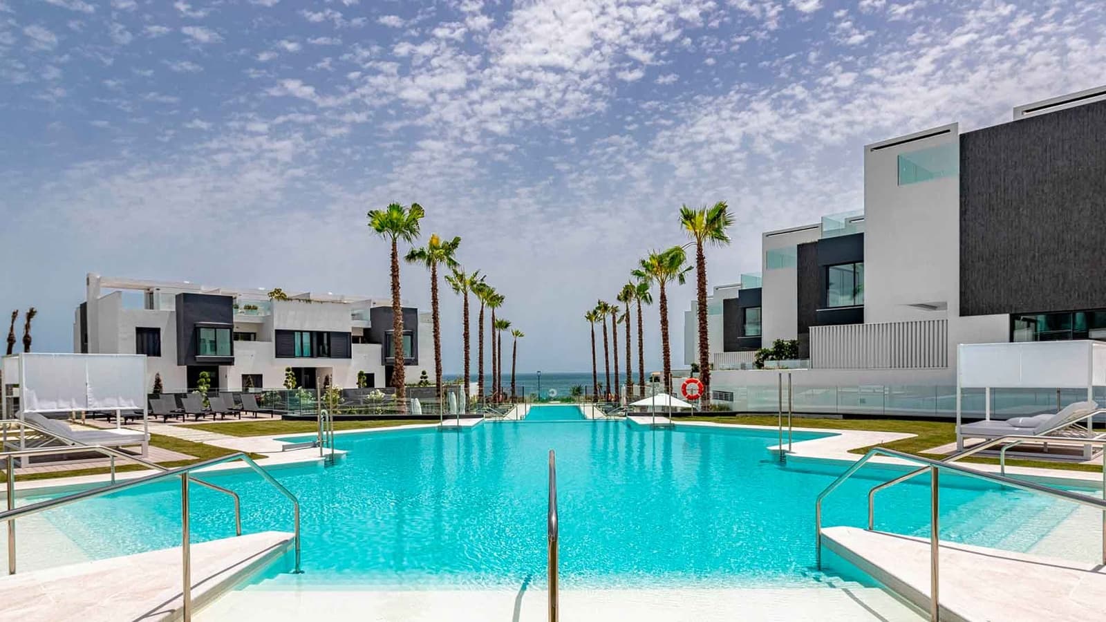 3 soveværelse Byhus til salg i Estepona med swimmingpool - € 3.450.000 (Ref: 9599441)