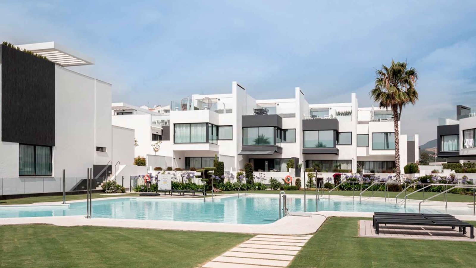 3 soveværelse Byhus til salg i Estepona med swimmingpool - € 3.450.000 (Ref: 9599441)