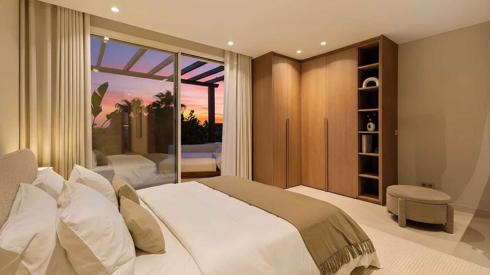 4 slaapkamer Halfvrijstaande villa te koop in Golden Mile met zwembad - € 2.595.000 (Ref: 9599442)