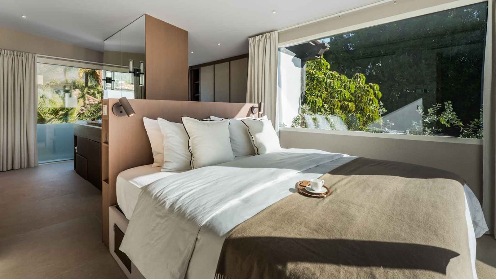 4 slaapkamer Halfvrijstaande villa te koop in Golden Mile met zwembad - € 2.595.000 (Ref: 9599442)