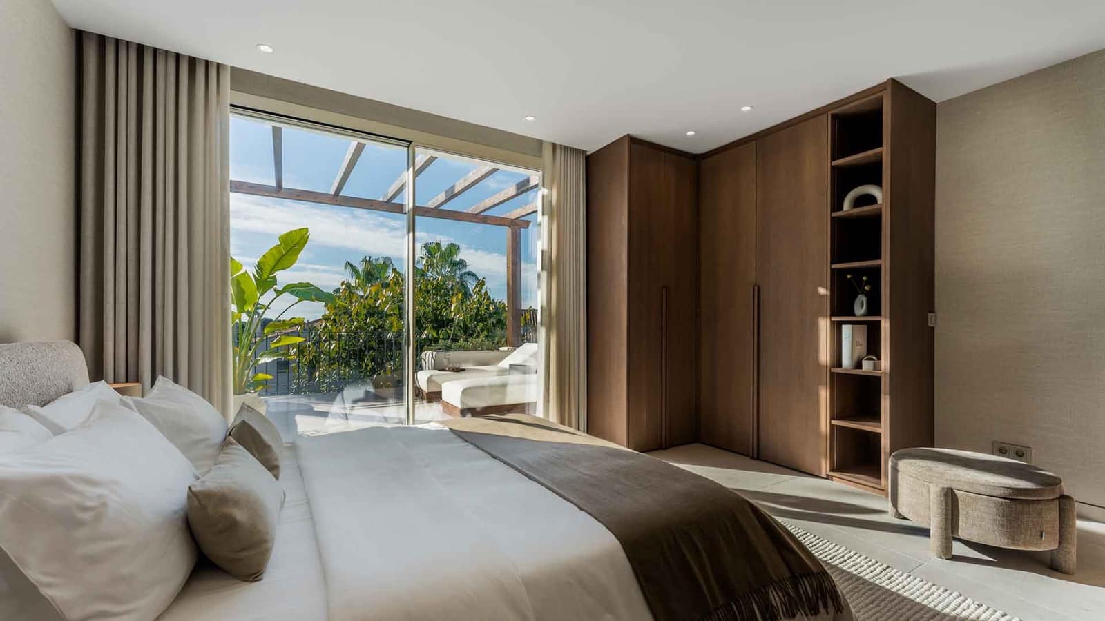 4 slaapkamer Halfvrijstaande villa te koop in Golden Mile met zwembad - € 2.595.000 (Ref: 9599442)