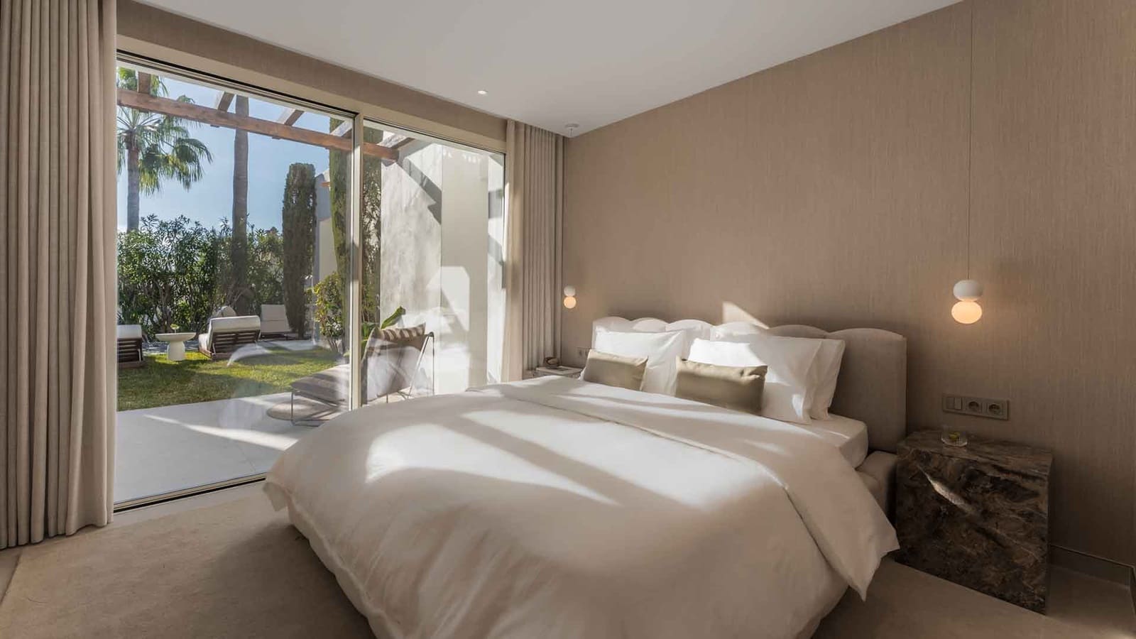 4 slaapkamer Halfvrijstaande villa te koop in Golden Mile met zwembad - € 2.595.000 (Ref: 9599442)