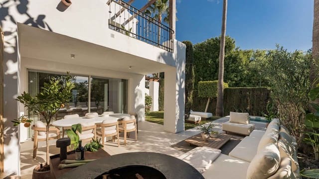 4 slaapkamer Halfvrijstaande villa te koop in Lomas De Marbella, Marbella met zwembad - € 2.595.000 (Ref: 9599442)