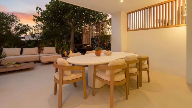 4 slaapkamer Halfvrijstaande villa te koop in Lomas De Marbella, Marbella met zwembad - € 2.595.000 (Ref: 9599442)