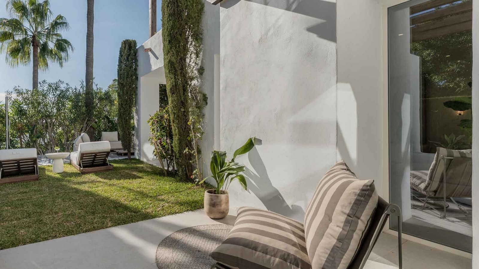 4 slaapkamer Halfvrijstaande villa te koop in Golden Mile met zwembad - € 2.595.000 (Ref: 9599442)