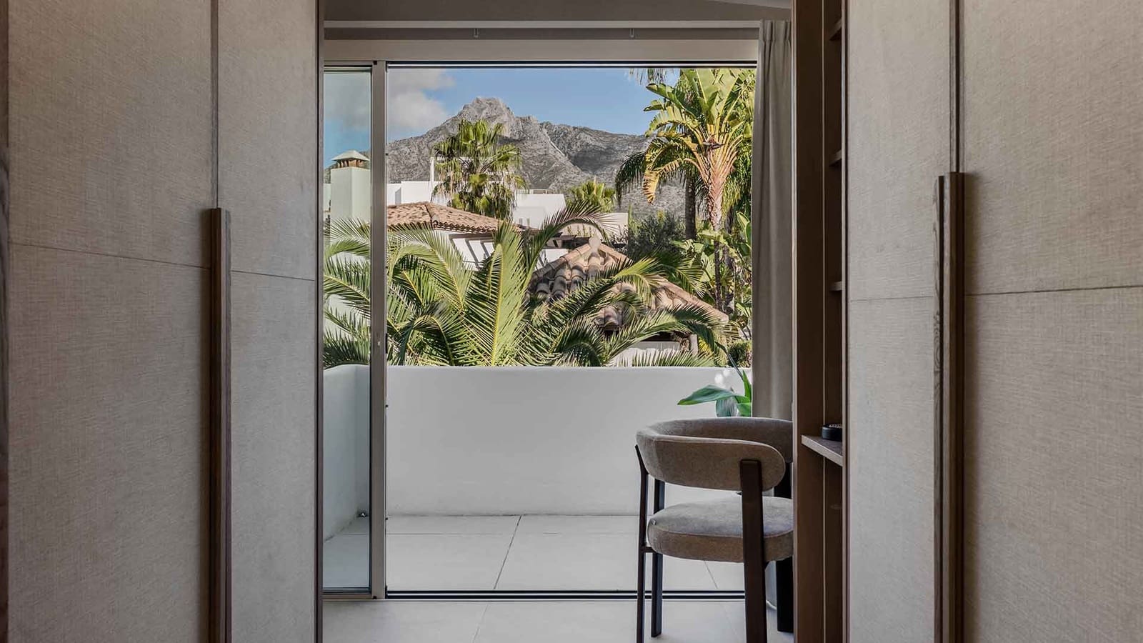 4 slaapkamer Halfvrijstaande villa te koop in Golden Mile met zwembad - € 2.595.000 (Ref: 9599442)