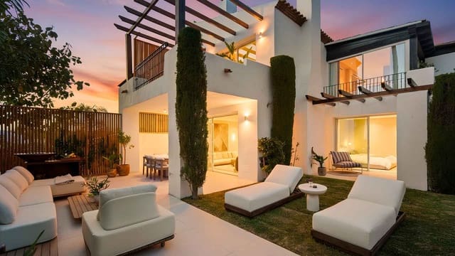 4 slaapkamer Halfvrijstaande villa te koop in Lomas De Marbella, Marbella met zwembad - € 2.595.000 (Ref: 9599442)