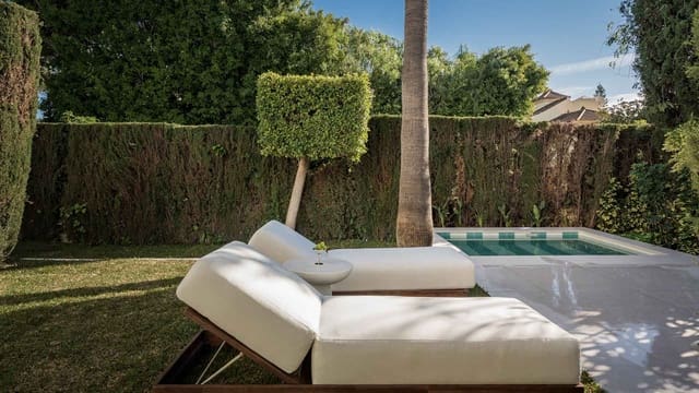 4 slaapkamer Halfvrijstaande villa te koop in Lomas De Marbella, Marbella met zwembad - € 2.595.000 (Ref: 9599442)