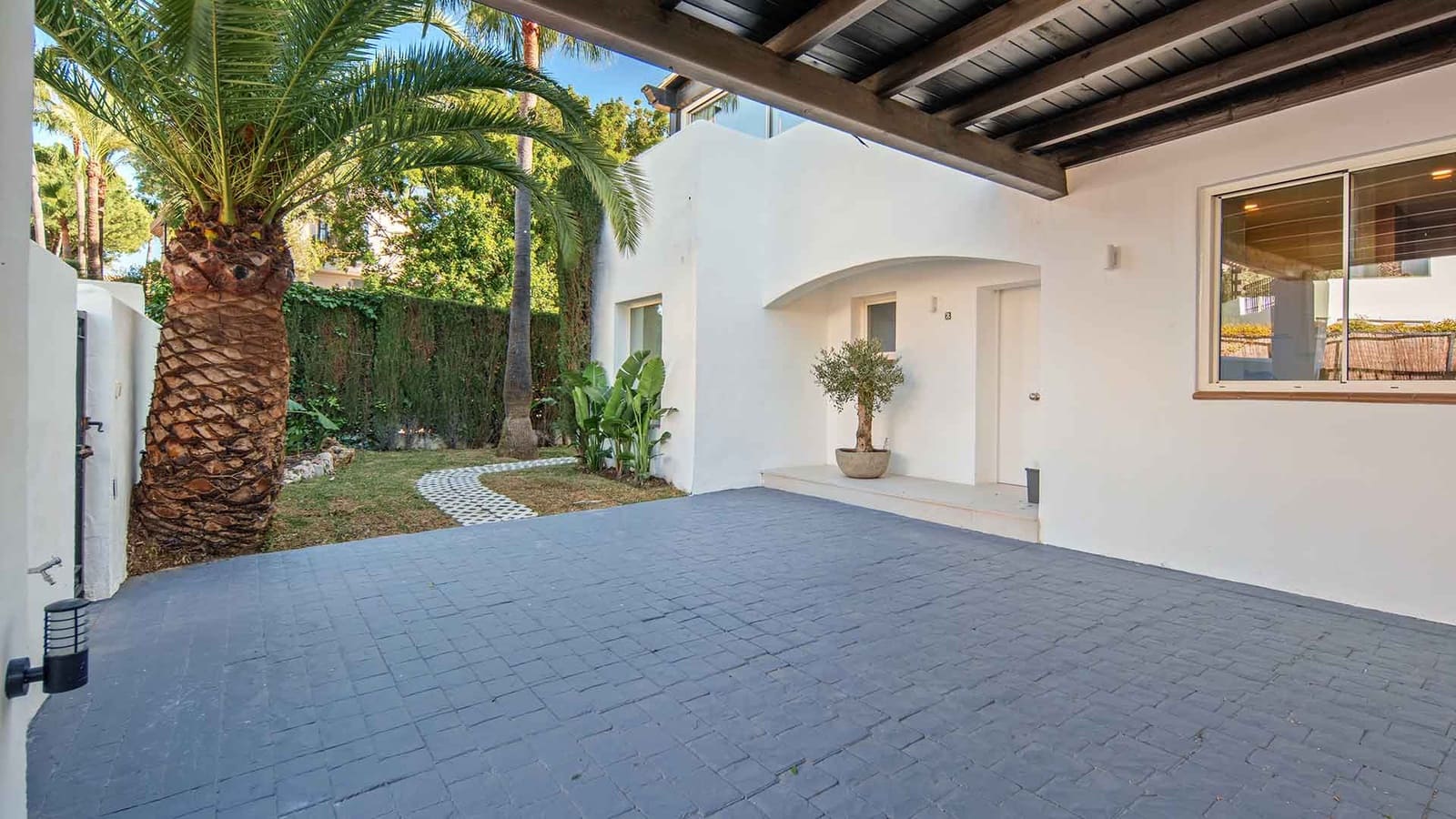 4 slaapkamer Halfvrijstaande villa te koop in Golden Mile met zwembad - € 2.595.000 (Ref: 9599442)